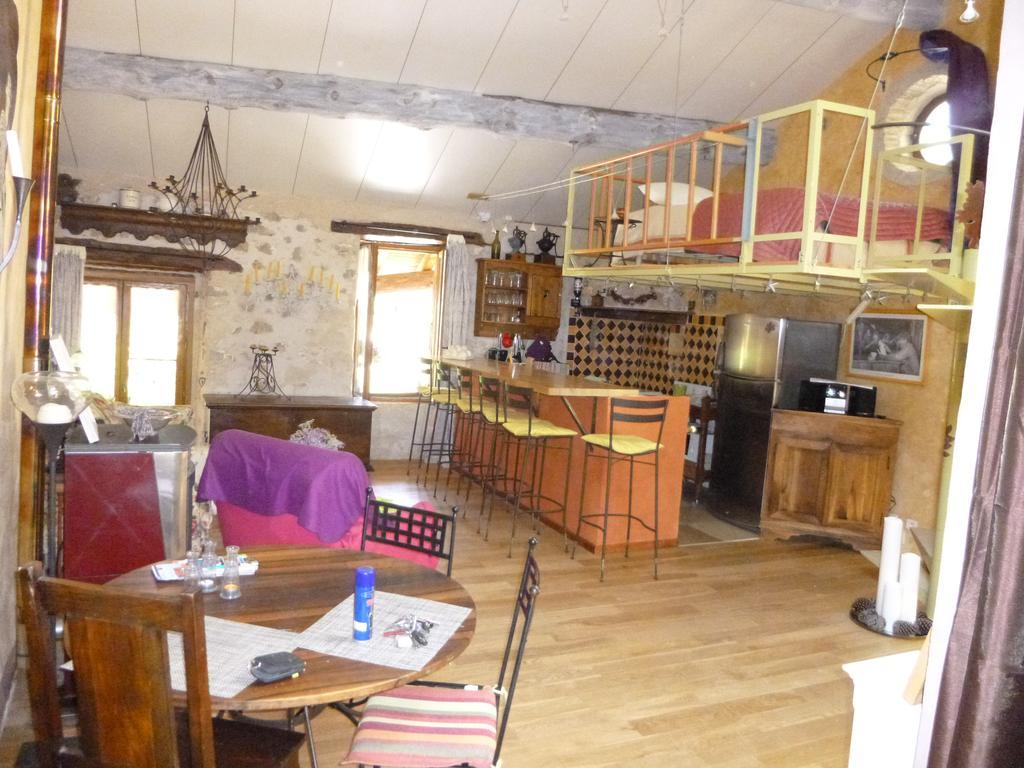 Chambre D'Hotes La Romarine Barnave Værelse billede